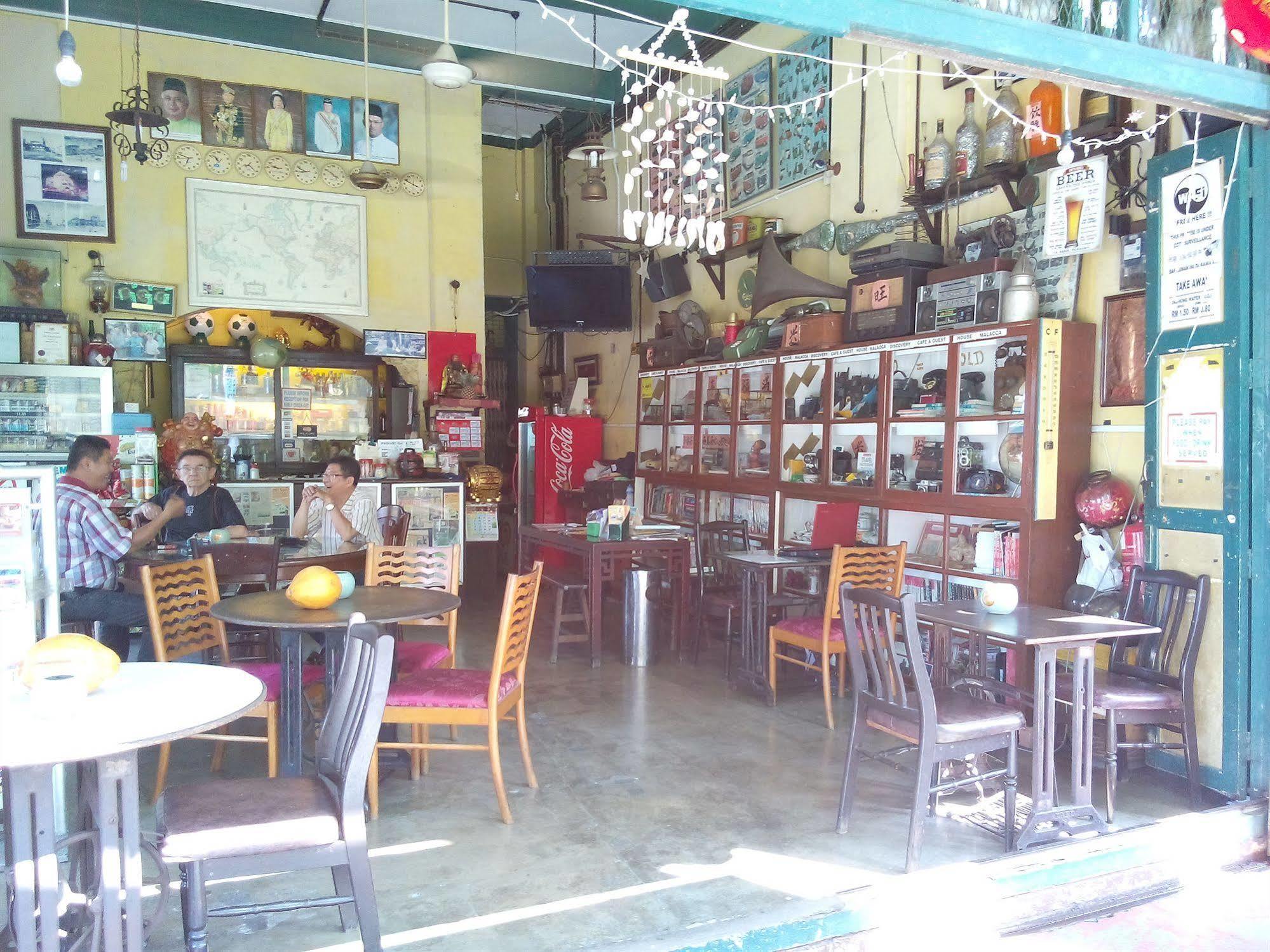 Discovery Cafe And Guesthouse Malacca Ngoại thất bức ảnh